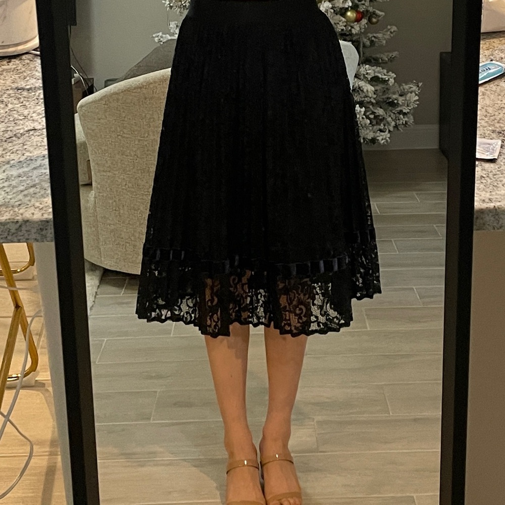 Pleated black lace A-lined midi skirt
